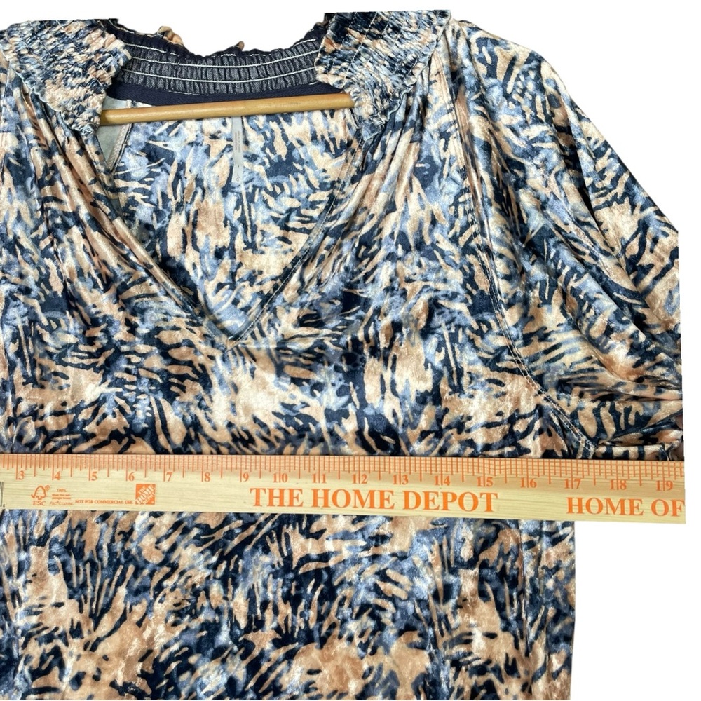 Free People Go Get 'Em Crushed Velvet Balloon Sleeve Blouse Small Animal print L - Picture 11 of 12